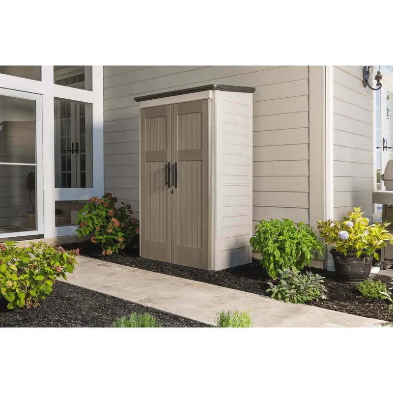 Rubbermaid 52-Cubic-Foot Lockable Outdoor Storage Shed – Weather-Resistant Construction