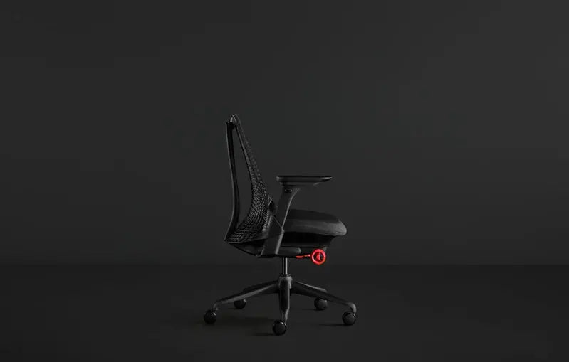 Sayl Performance Gaming Chair – Contoured Seat, 4D Armrests, and Reclining Function
