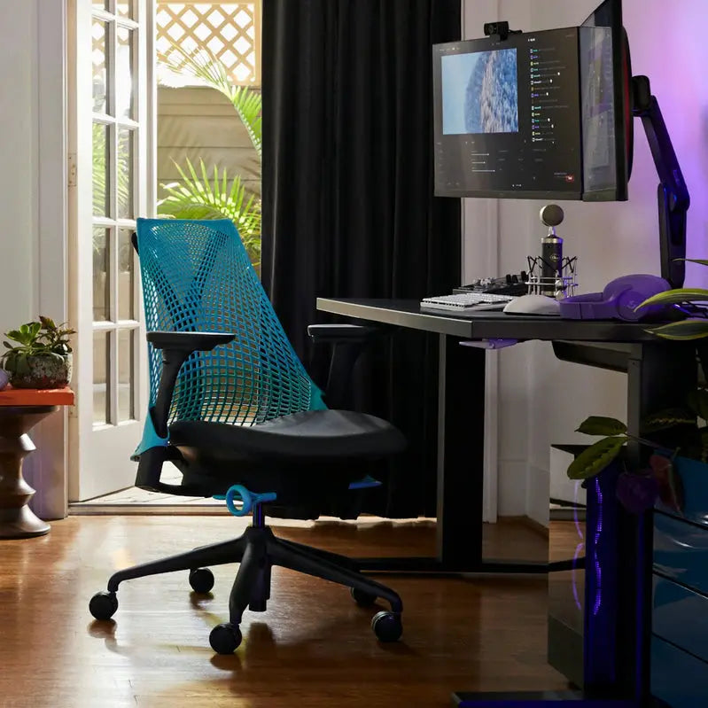 Sayl Performance Gaming Chair – Contoured Seat, 4D Armrests, and Reclining Function