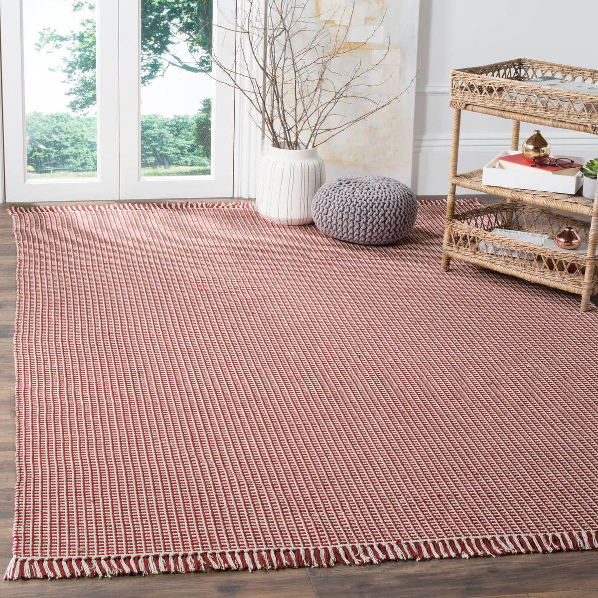 Safavieh Montauk Ivory/Red 6 ft. x 9 ft. Area Rug