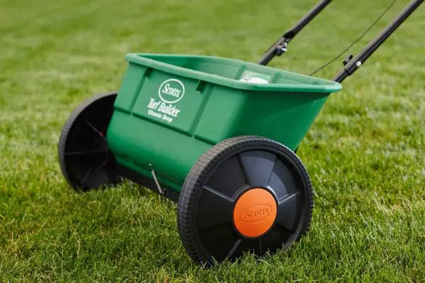 Scotts Turf Builder Classic Drop Spreader – 32-Lb Capacity, Precision Lawn Fertilizer Application